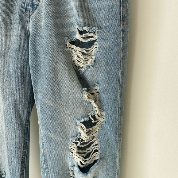 Mom Jeans - Picture 3 of 4